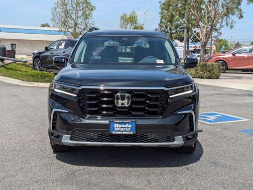 2025 Honda Pilot Touring 8-Passenger