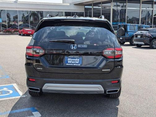 2025 Honda Pilot Touring 8-Passenger