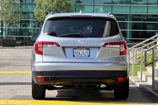 Lunar Silver Metallic 2022 Honda Pilot 2WD Special Edition
