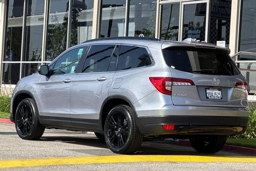 Lunar Silver Metallic 2022 Honda Pilot 2WD Special Edition