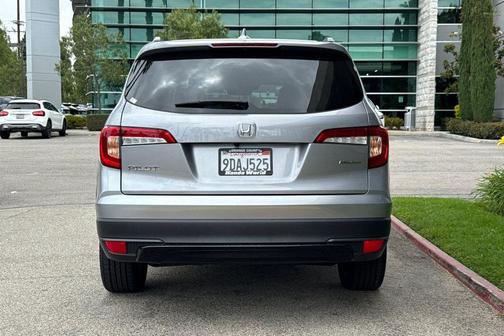Lunar Silver Metallic 2022 Honda Pilot 2WD Special Edition