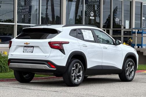Summit White 2025 Chevrolet Trax LT