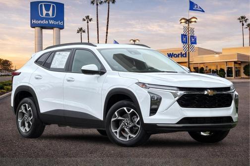 Summit White 2025 Chevrolet Trax LT