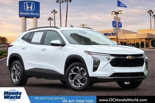 Summit White 2025 Chevrolet Trax LT