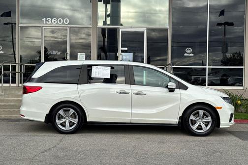White Diamond Pearl 2018 Honda Odyssey EX-L