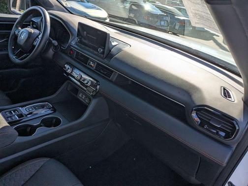 2023 Honda Pilot 2WD Sport