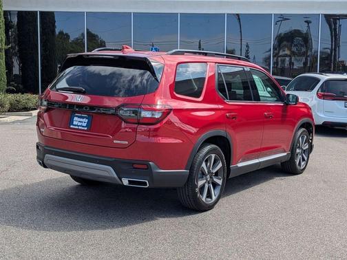 2025 Honda Pilot Touring 8-Passenger