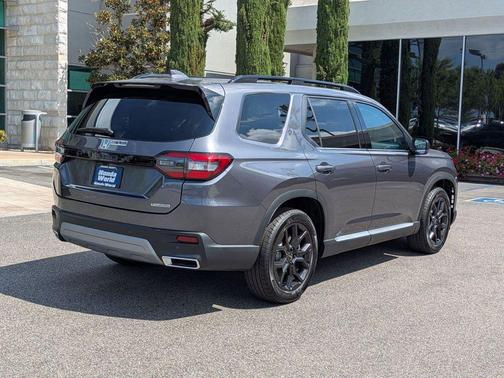 2025 Honda Pilot Touring 8-Passenger