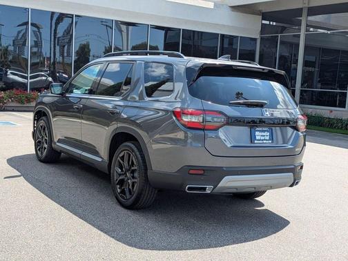 2025 Honda Pilot Touring 8-Passenger