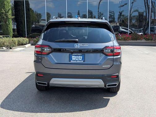 2025 Honda Pilot Touring 8-Passenger