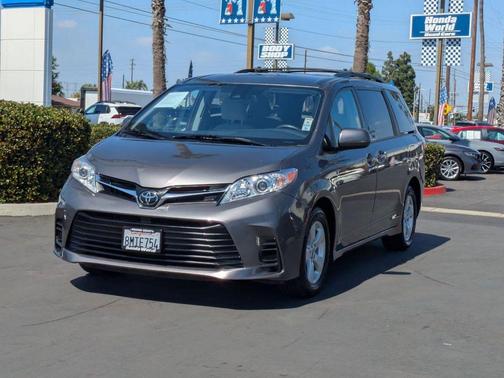 2020 Toyota Sienna LE