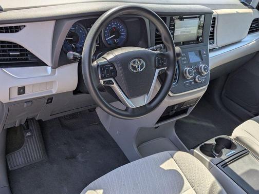 2020 Toyota Sienna LE