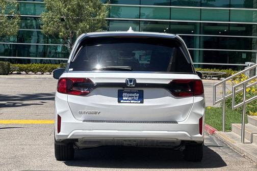 Platinum White Pearl 2026 Honda Odyssey EX-L