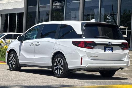 Platinum White Pearl 2026 Honda Odyssey EX-L