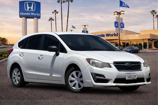 Crystal White Pearl 2016 Subaru Impreza 2.0i
