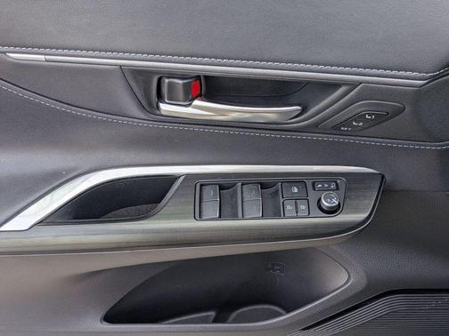 2023 Toyota Venza XLE