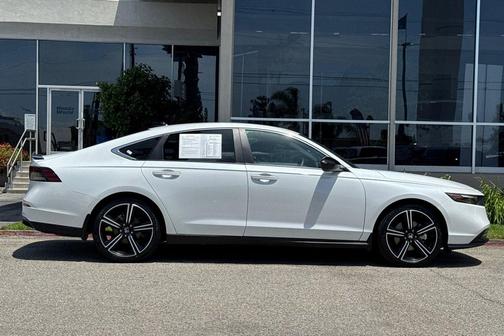 Platinum White Pearl 2023 Honda Accord Hybrid Sport