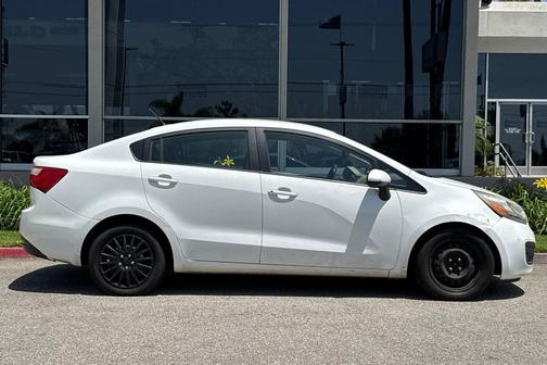 Clear White 2013 Kia Rio LX