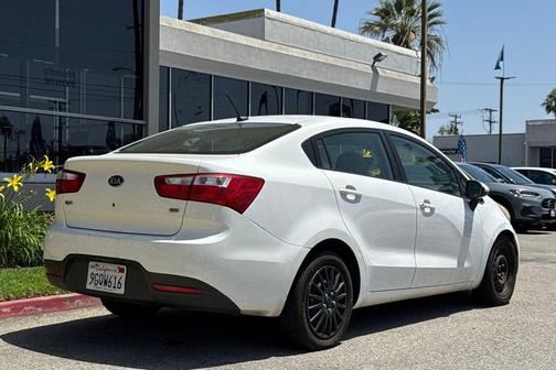 Clear White 2013 Kia Rio LX