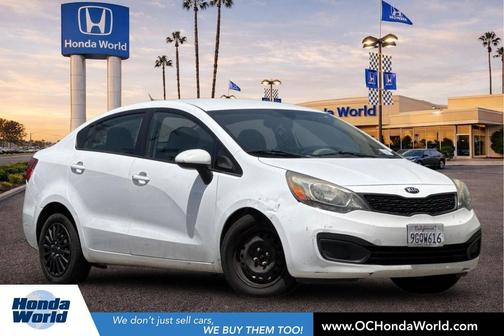Clear White 2013 Kia Rio LX