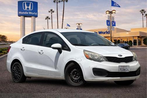 Clear White 2013 Kia Rio LX
