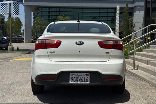 Clear White 2013 Kia Rio LX