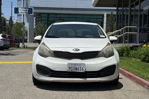 Clear White 2013 Kia Rio LX