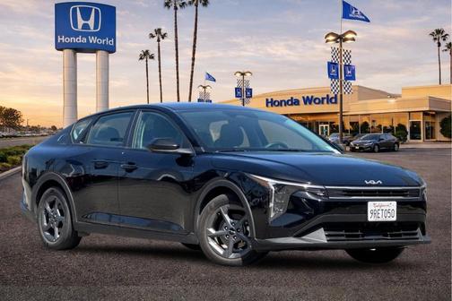 Aurora Black Pearl 2025 Kia K4 LXS