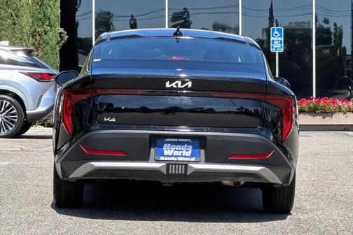 Aurora Black Pearl 2025 Kia K4 LXS