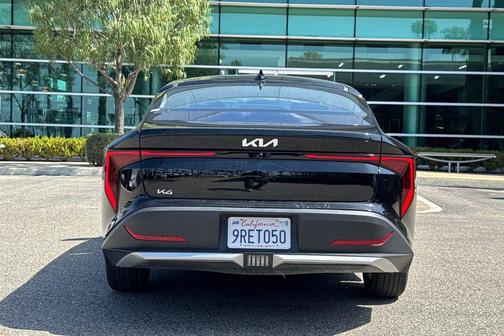 Aurora Black Pearl 2025 Kia K4 LXS
