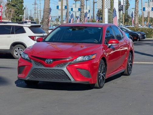 2020 Toyota Camry SE