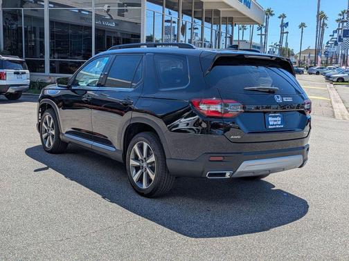 2025 Honda Pilot Touring 8-Passenger
