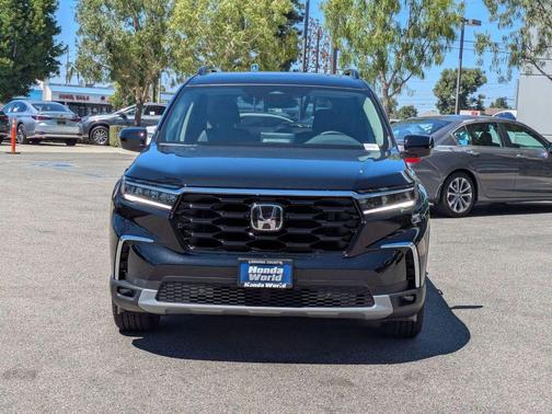 2025 Honda Pilot Touring 8-Passenger