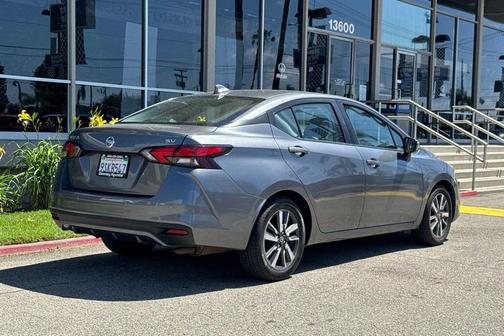 Gun Metallic 2021 Nissan Versa 1.6 SV