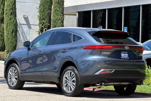 Coastal Gray Metallic 2023 Toyota Venza XLE