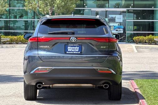 Coastal Gray Metallic 2023 Toyota Venza XLE