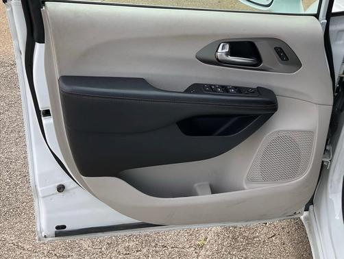 2022 Chrysler Pacifica Touring-L