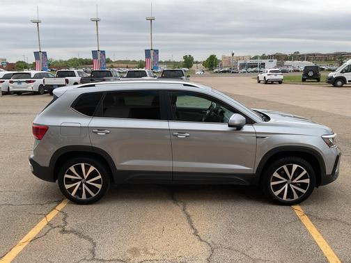 2024 Volkswagen Taos 1.5T SE