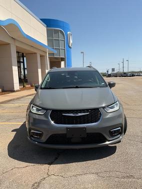 2022 Chrysler Pacifica Touring-L