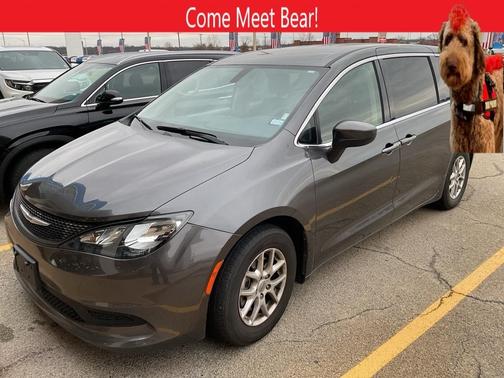 2022 Chrysler Voyager LX