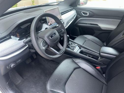 Bright White Clearcoat 2024 Jeep Compass Latitude