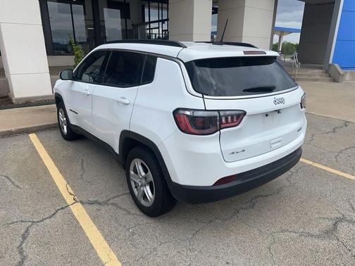 Bright White Clearcoat 2024 Jeep Compass Latitude
