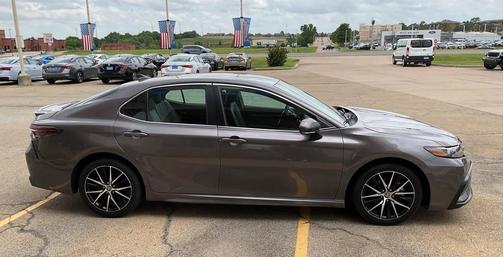 2022 Toyota Camry SE