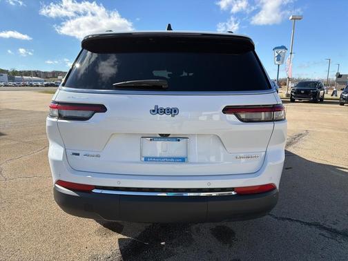 2022 Jeep Grand Cherokee L Laredo