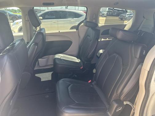 2020 Chrysler Pacifica Touring-L