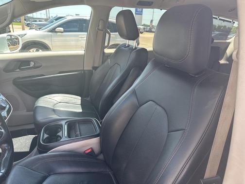 2020 Chrysler Pacifica Touring-L