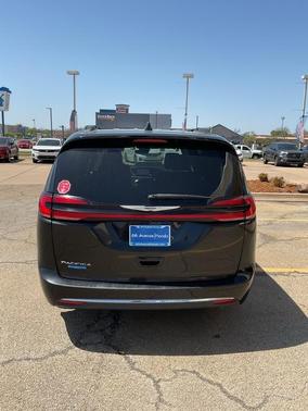 2022 Chrysler Pacifica Touring-L