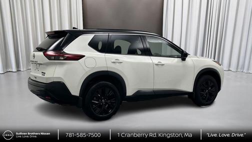 Pearl White Tricoat/Super Black 2023 Nissan Rogue SV