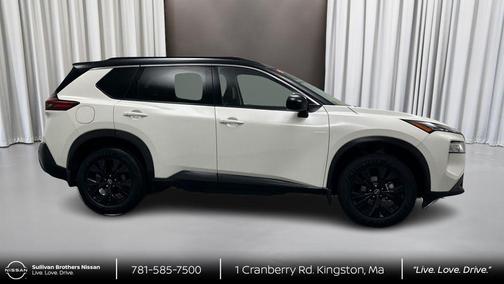 Pearl White Tricoat/Super Black 2023 Nissan Rogue SV