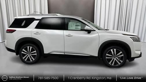 2025 Nissan Pathfinder Platinum 4WD